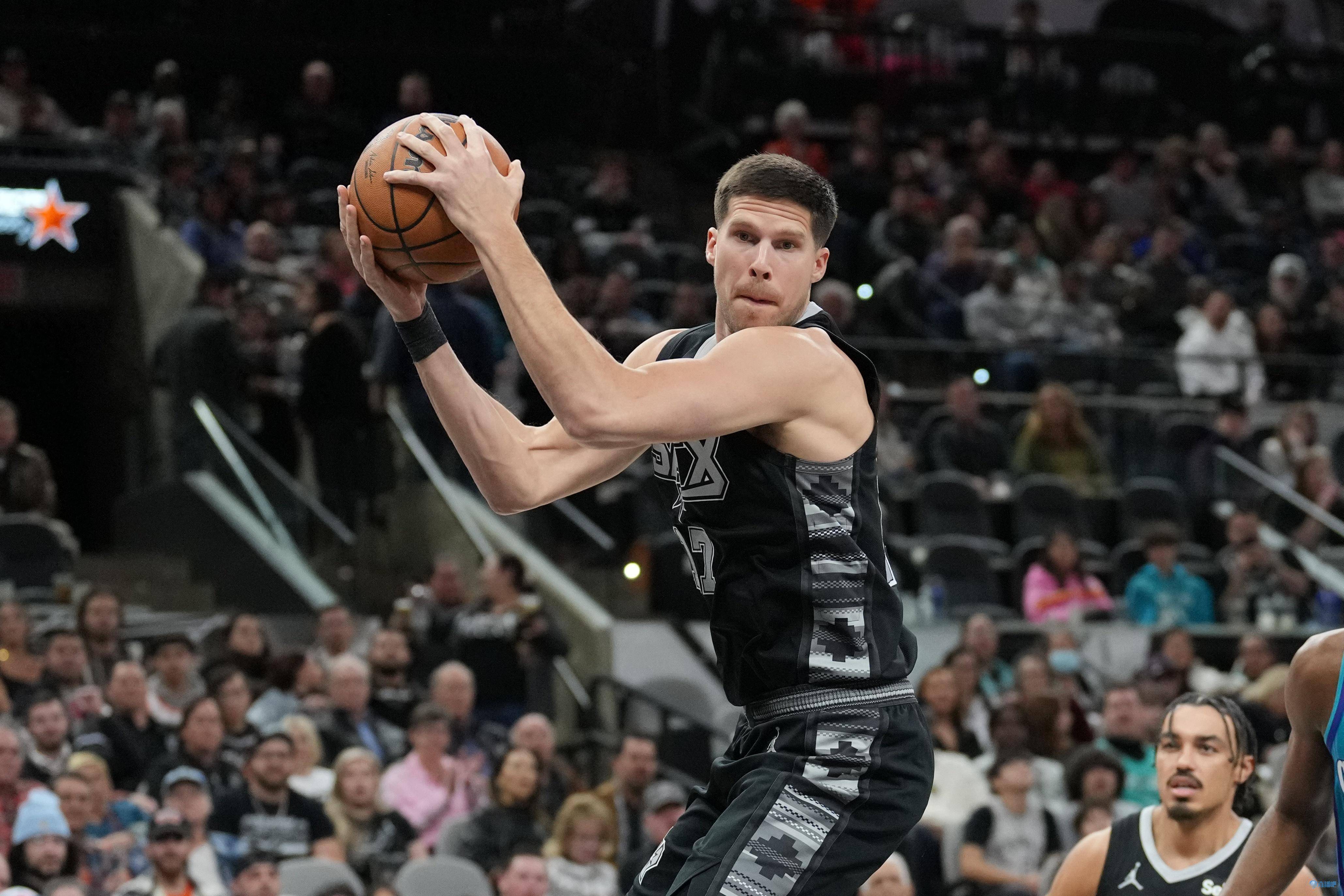 步行者逆转马刺,特纳独得25分 步行者逆转马刺,特纳独得25分