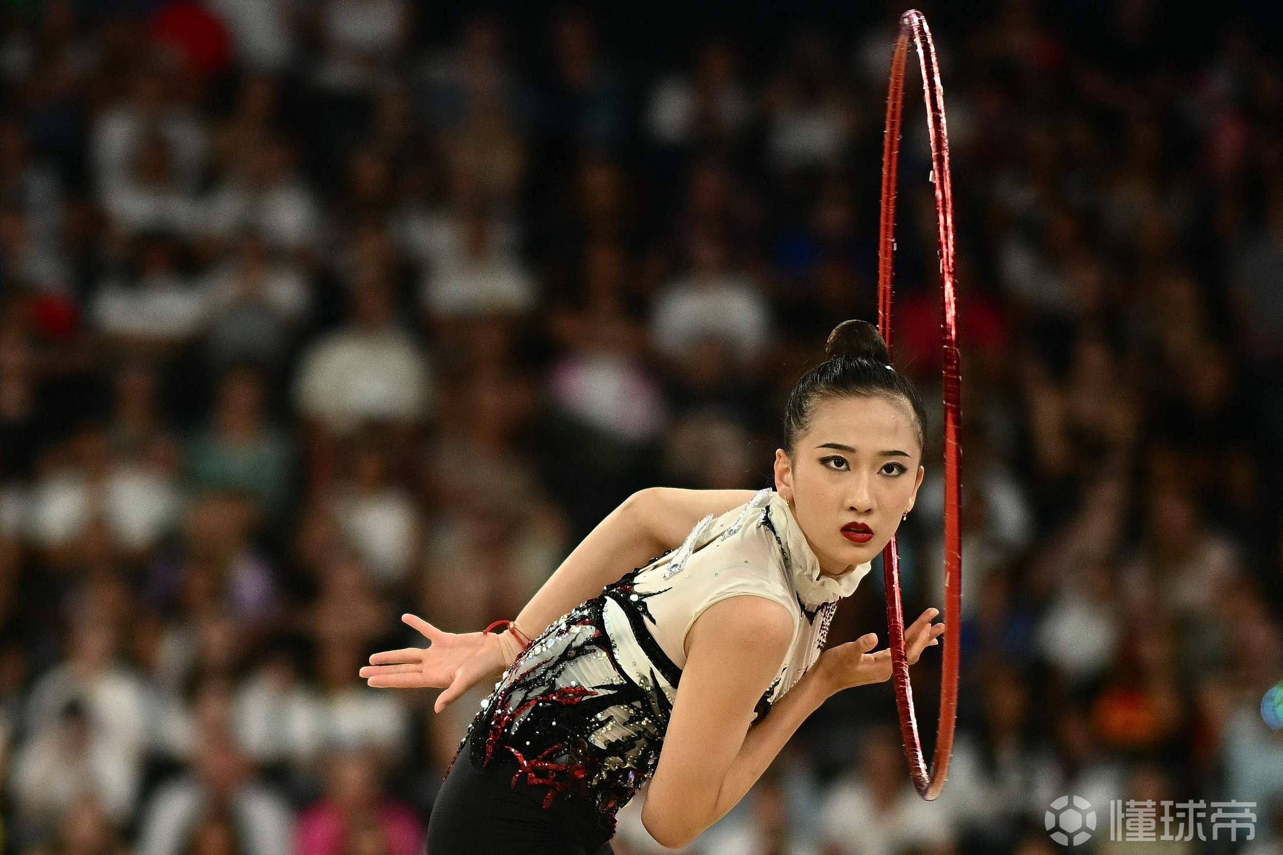 雷速官网下载-体操选手表现出色，获得好评