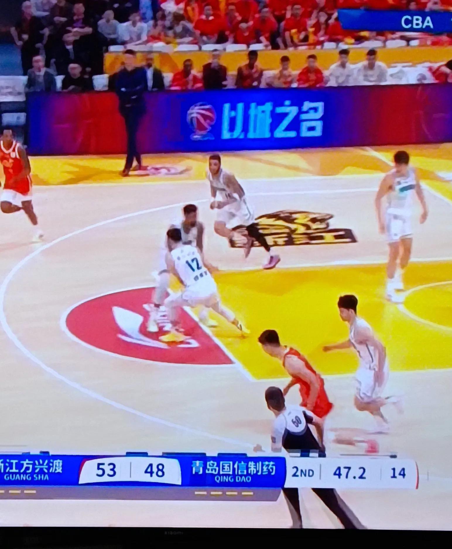 比分落差球场暗潮涌动 比分落差球场暗潮涌动