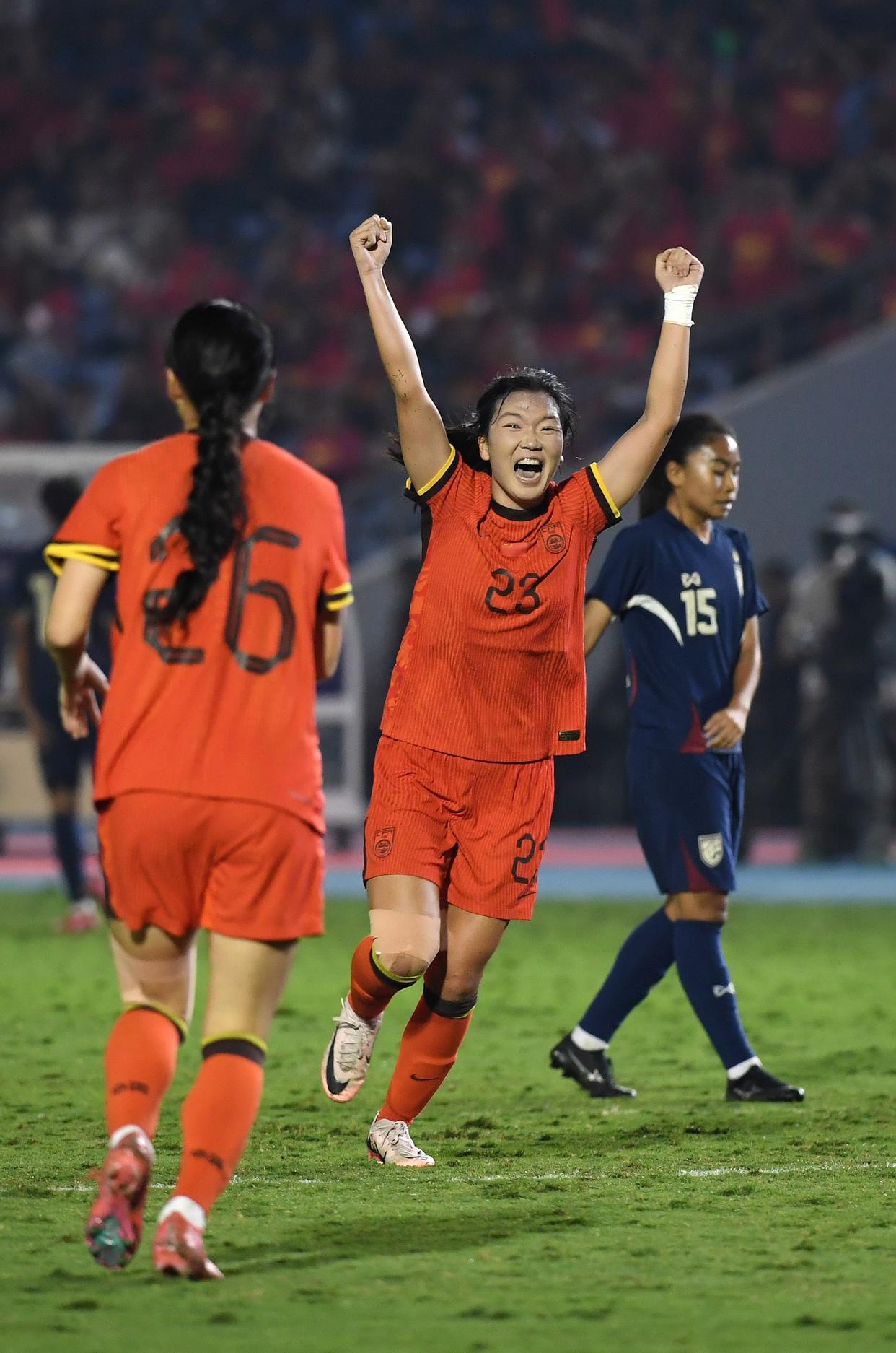 雷速直播-赛事瞬间：女足高手秀出绝技