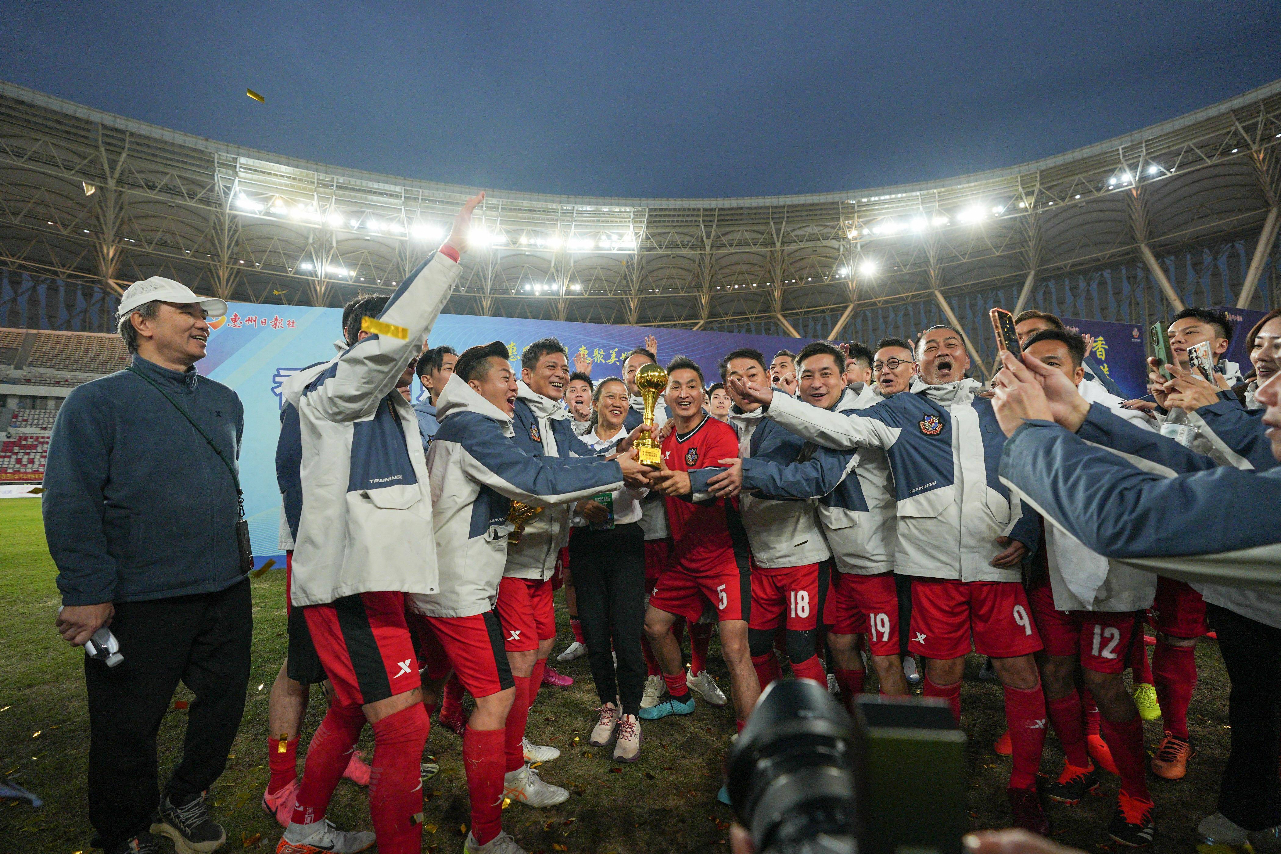 足球巨星的碰撞,激情之战即将上演 足球巨星的碰撞,激情之战即将上演