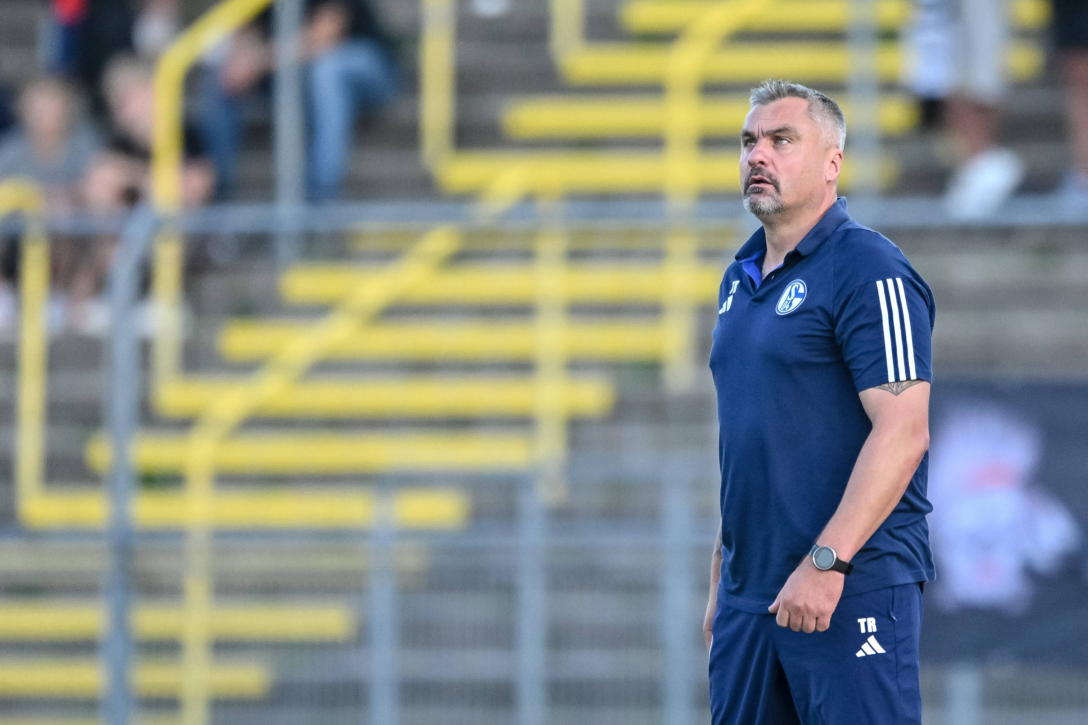 沙尔克04连胜被终结,全队面临信心危机 沙尔克04连胜被终结,全队面临信心危机