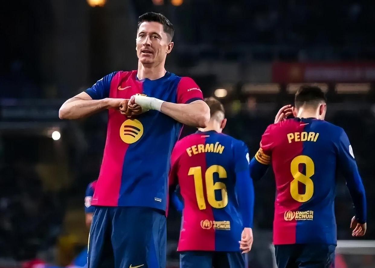 雷速官网下载-意甲比赛场上拉锯争锋，球队争夺激烈