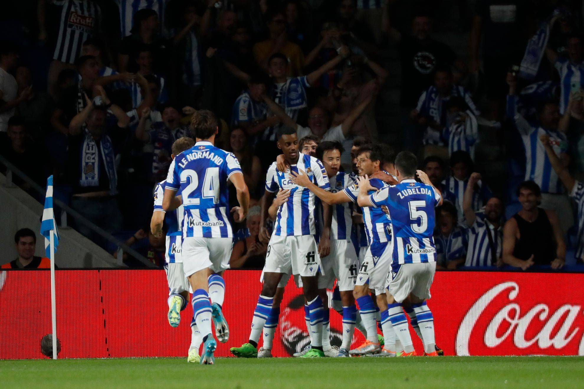 阿尔梅里亚主场战平韦斯卡,保级前景不容乐观 阿尔梅里亚主场战平韦斯卡,保级前景不容乐观