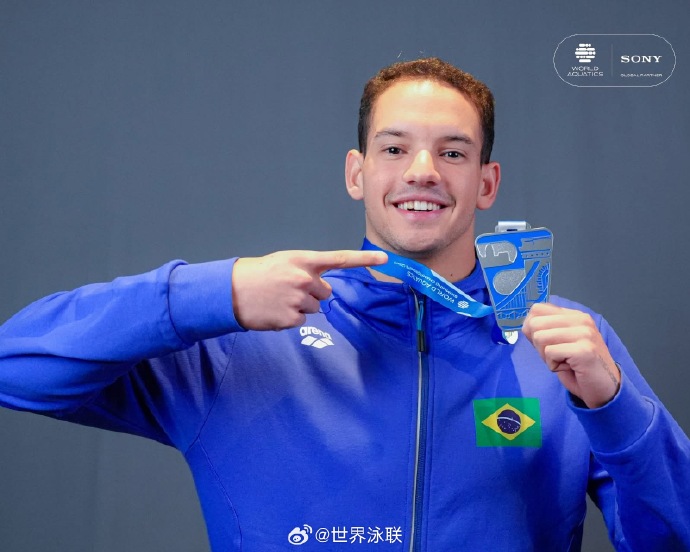 雷速-西班牙游泳选手力压群雄，夺得银牌