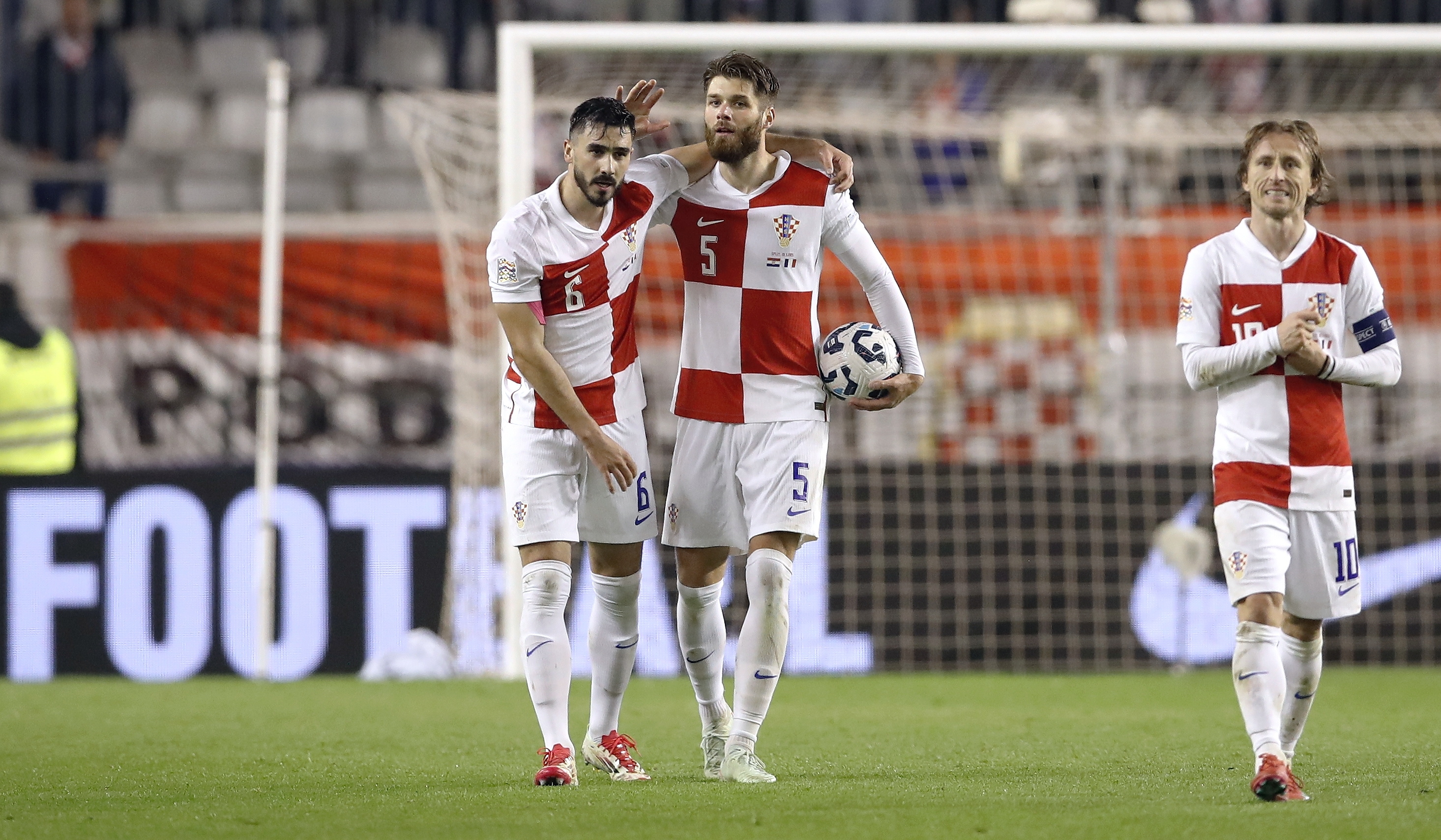 克罗地亚队险胜,惊险晋级欧锦赛16强 克罗地亚队险胜,惊险晋级欧锦赛16强