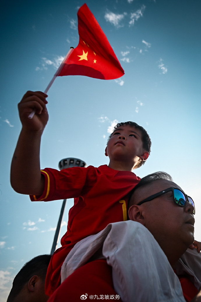 雷速官网-重庆当代主场迎战强敌，揭幕战斗志高昂！