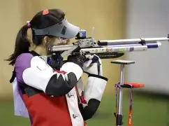 雷速官网-射击选手稳操胜券，力克强手豪取冠军