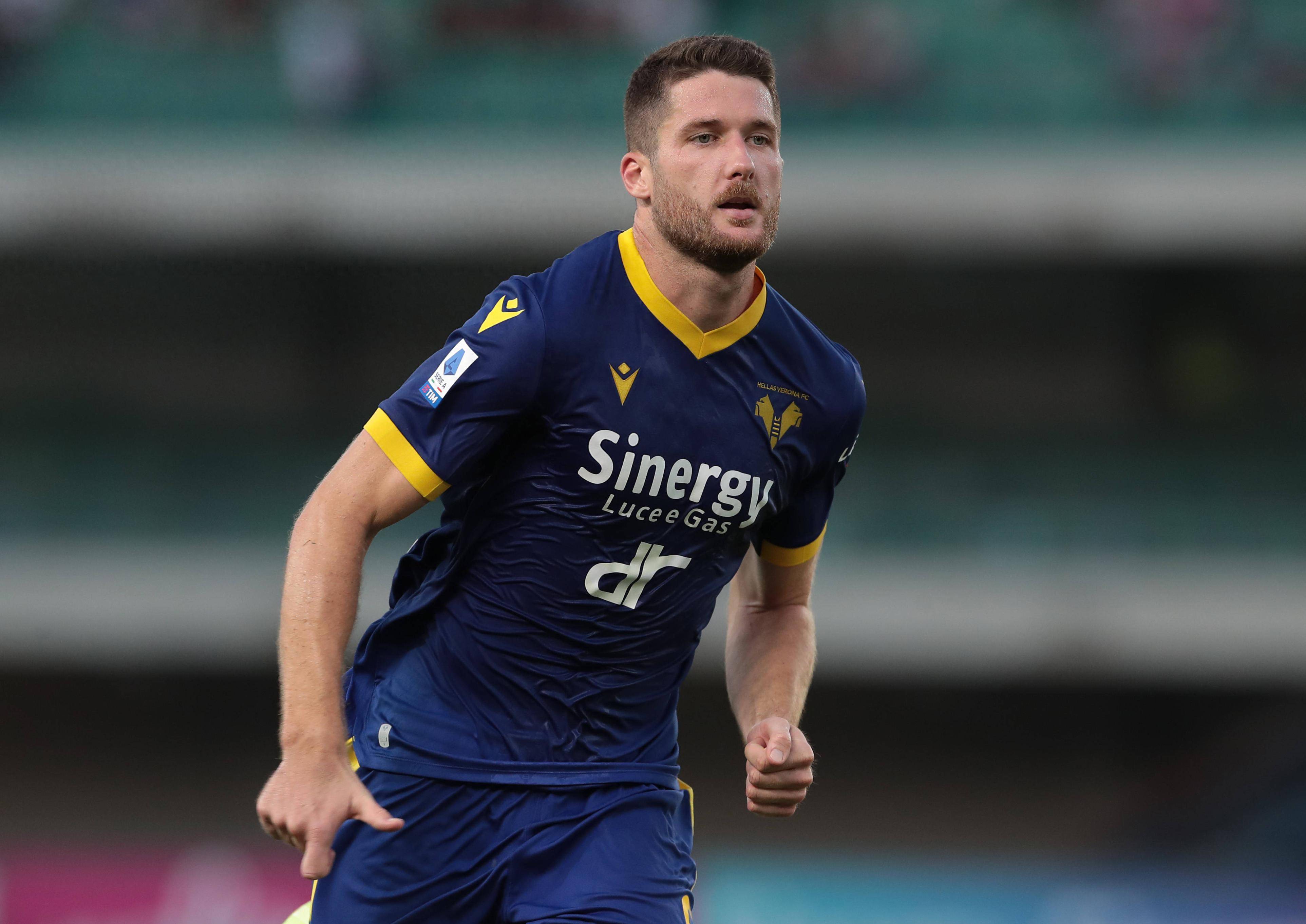 维罗纳队失利,降级压力日益增大 维罗纳队失利,降级压力日益增大