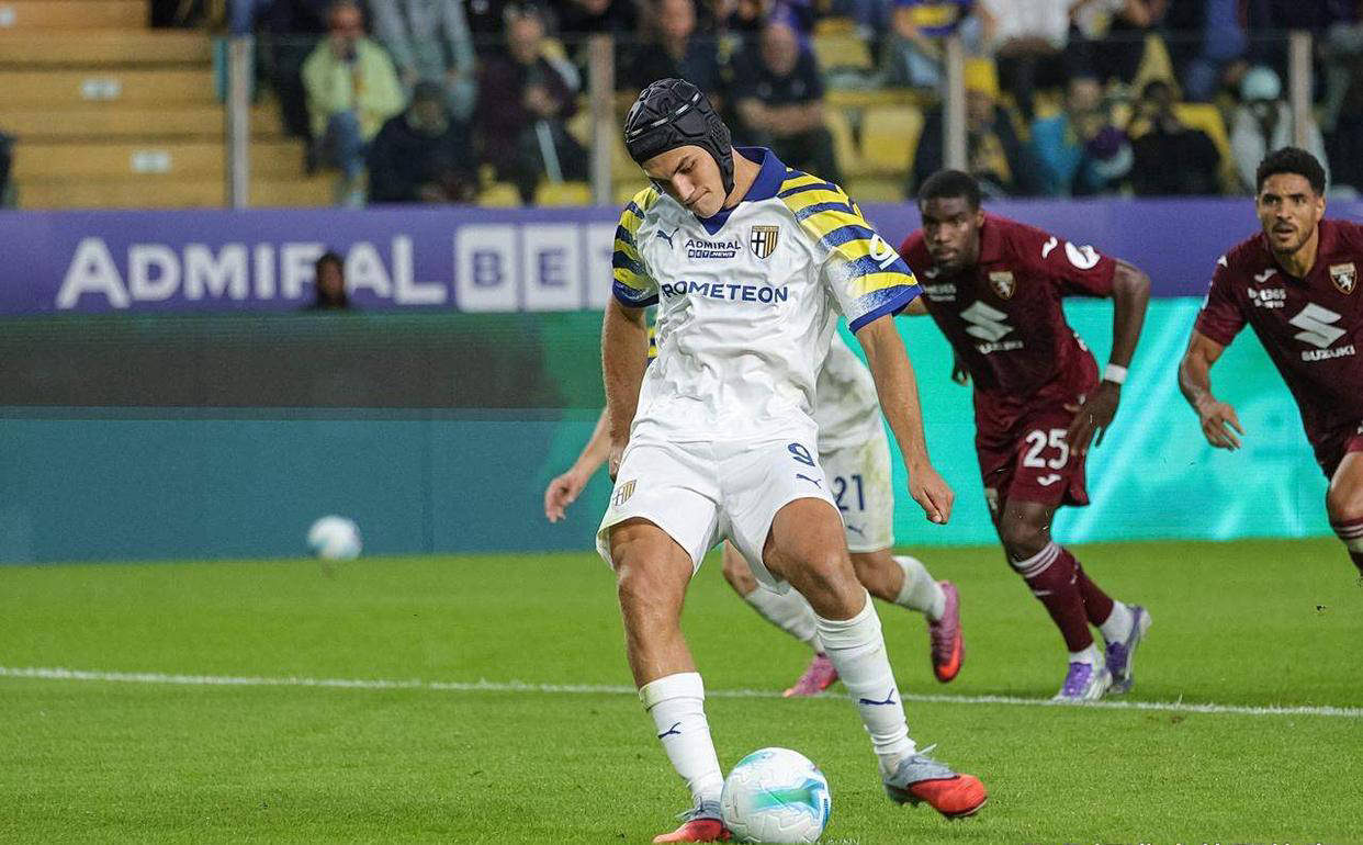 都灵客场险胜,门将连续扑出多次威胁球门 都灵客场险胜,门将连续扑出多次威胁球门