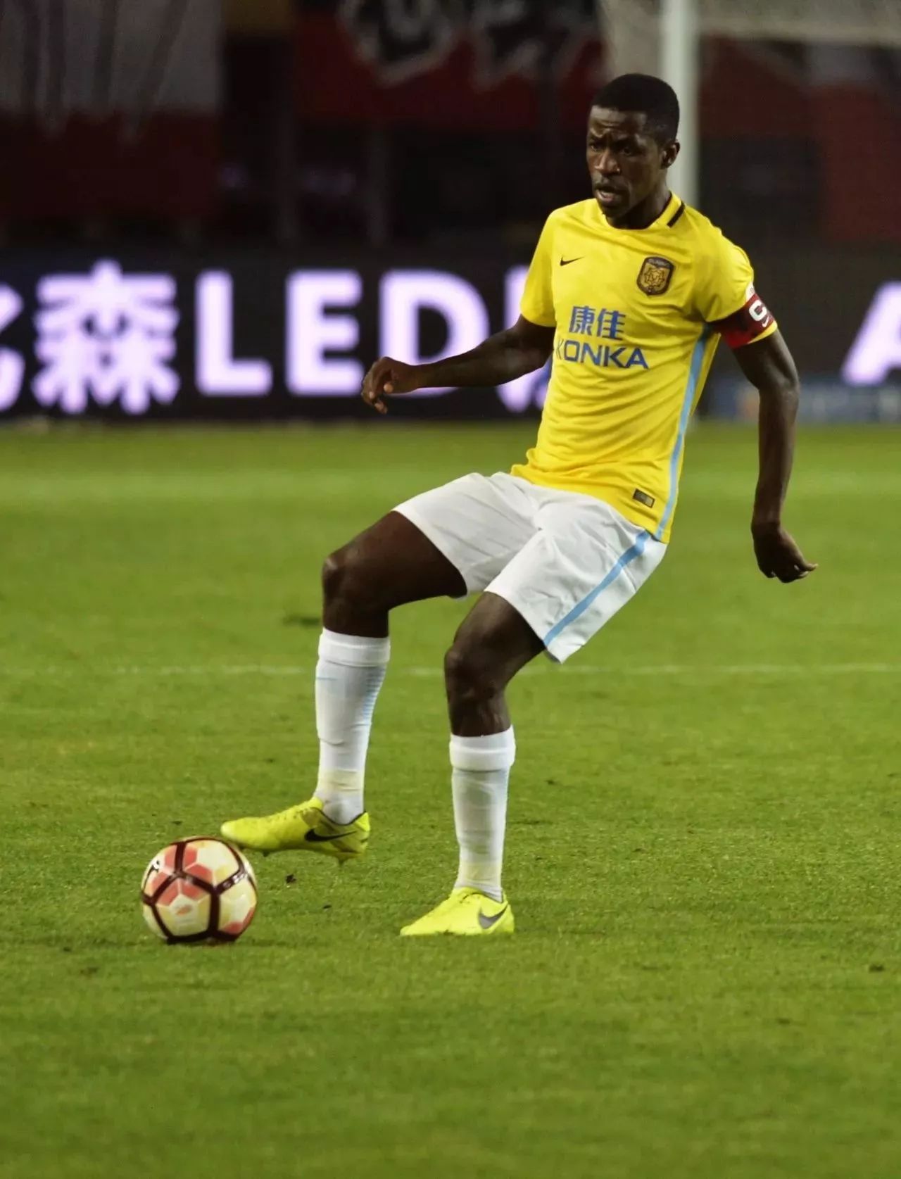 雷速-江苏苏宁后防线稳固，保持不败纪录