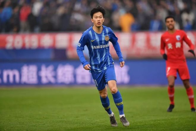 江苏苏宁后防线稳固,保持不败纪录 江苏苏宁后防线稳固,保持不败纪录