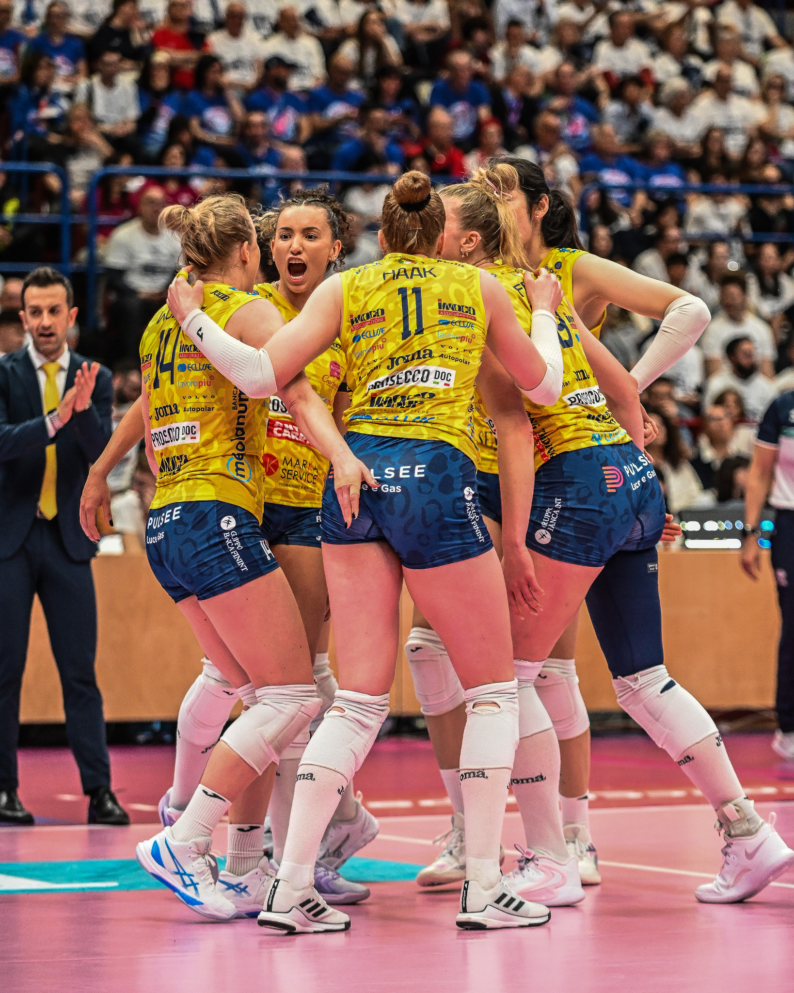 雷速官网-罗马尼亚女足在国际比赛中夺得头号