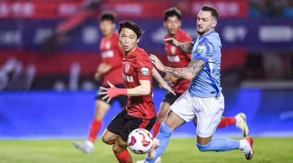 雷速-赛场上引发争议的进球判罚，裁判低调回应