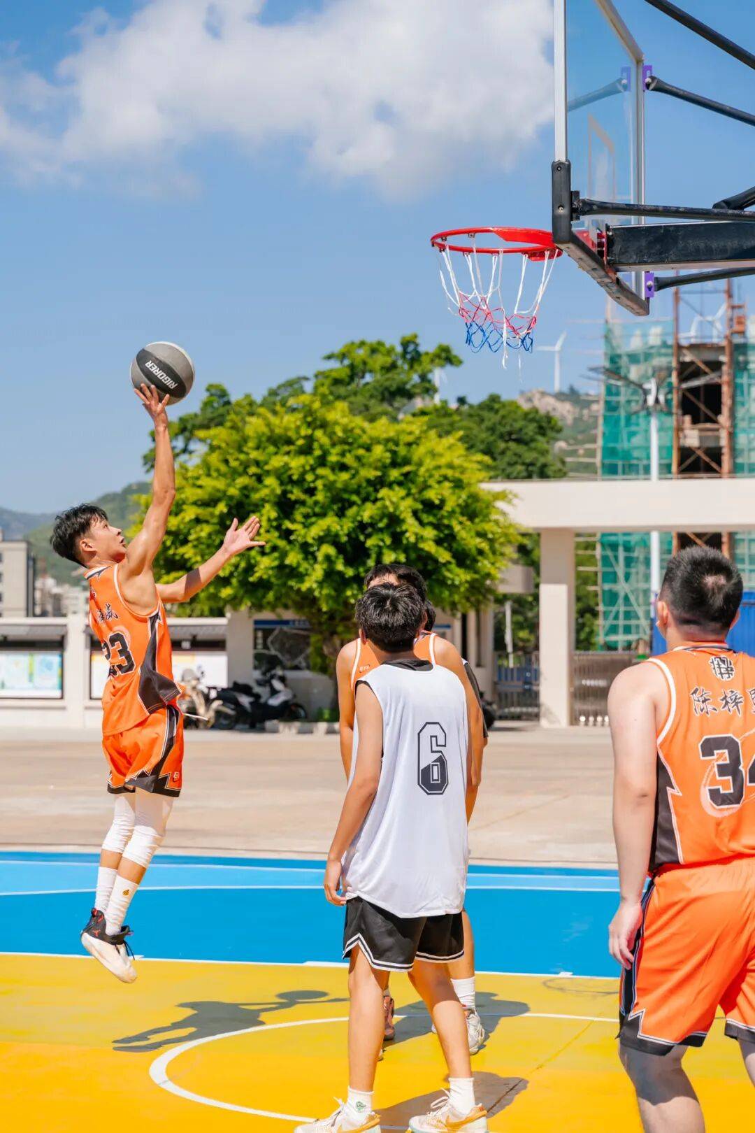 篮球赛事举办地球迷欢呼不止 篮球赛事举办地球迷欢呼不止