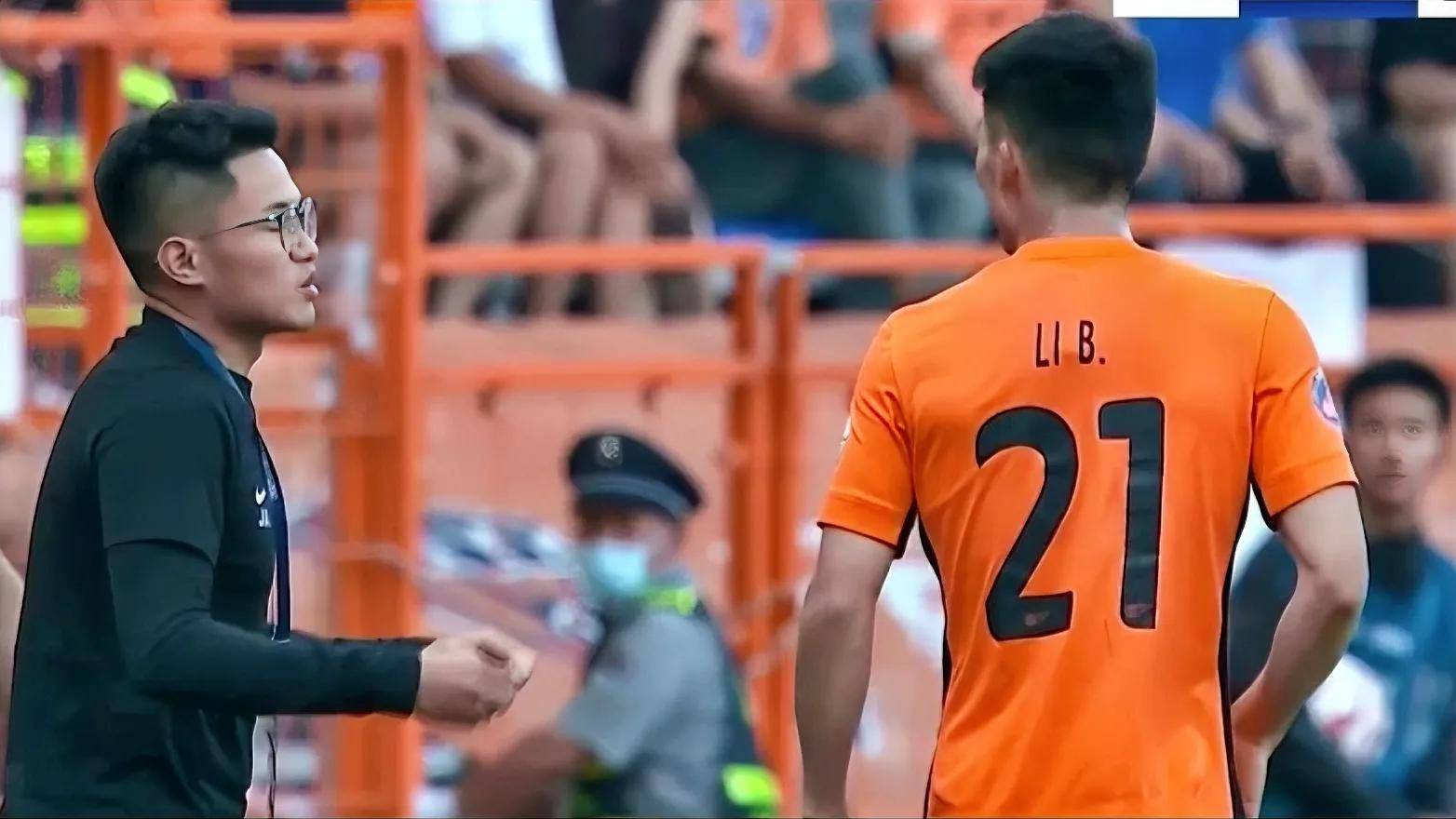 广州富力主场战平山东鲁能,争霸中超领头羊 广州富力主场战平山东鲁能,争霸中超领头羊