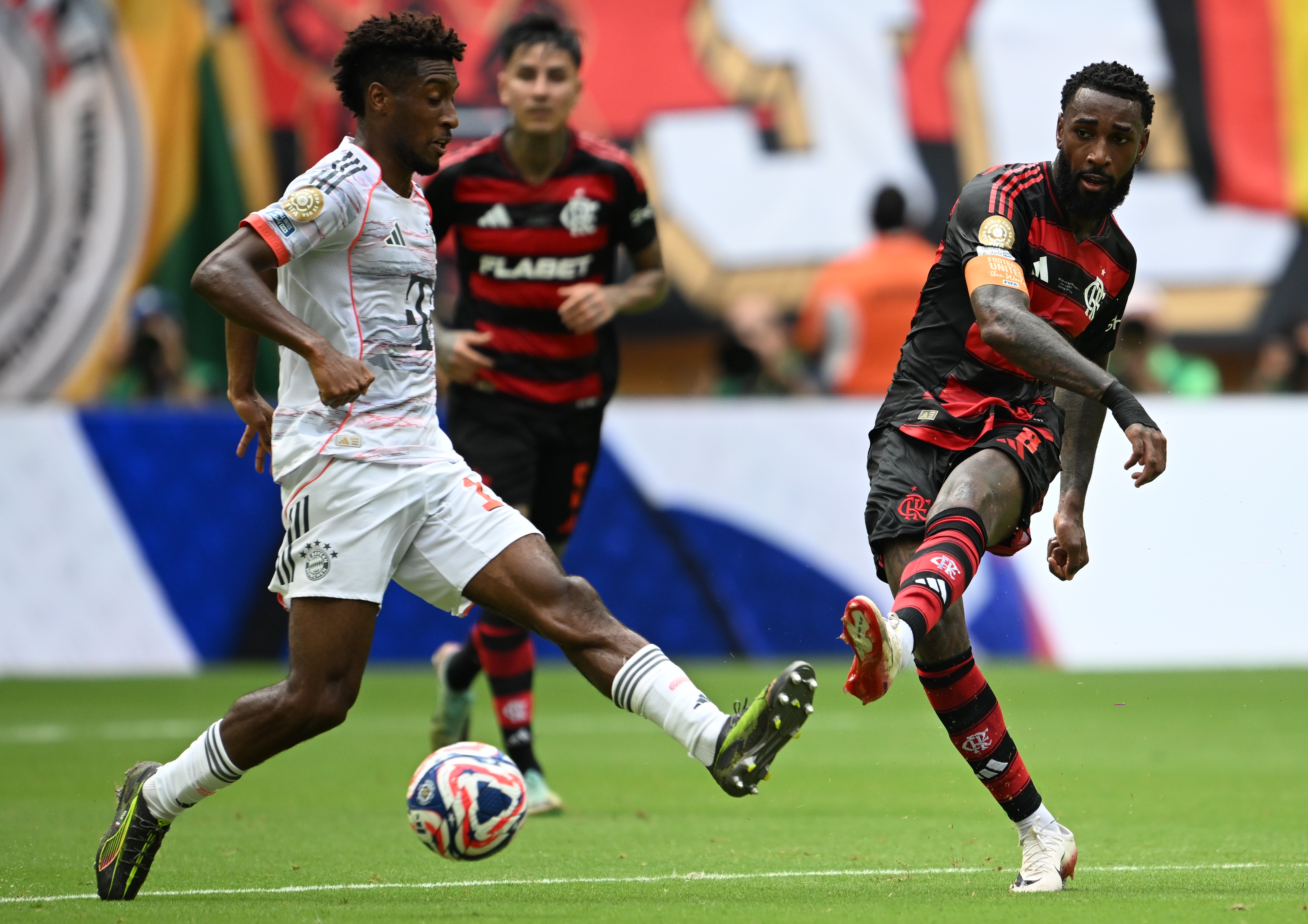 阿贾克斯客场力克拜仁,晋级八强 阿贾克斯客场力克拜仁,晋级八强