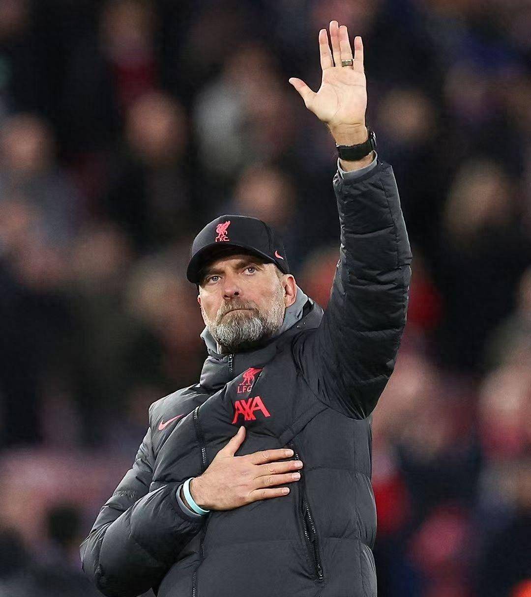 利物浦新帅上任后首次亮相,引领球队走出低谷 利物浦新帅上任后首次亮相,引领球队走出低谷