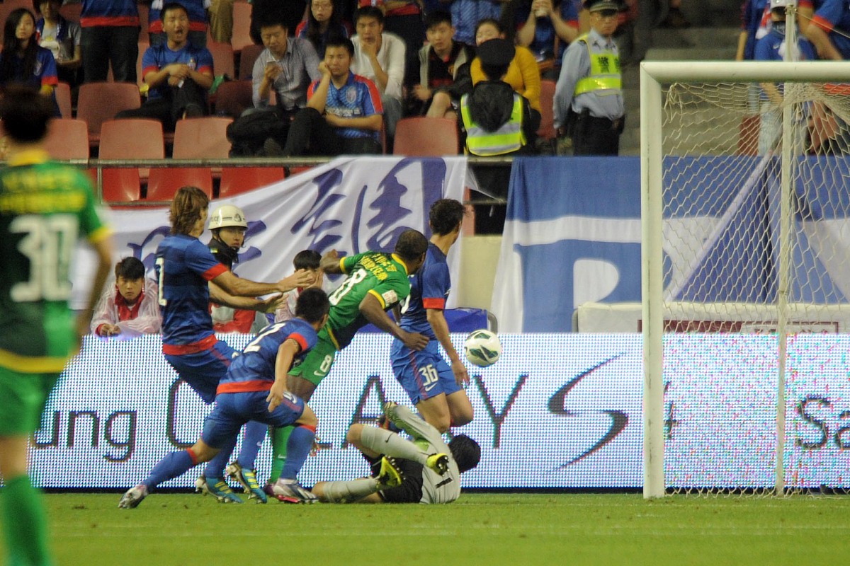 雷速官网-激烈对决：顶尖球队为胜利展开激烈争夺